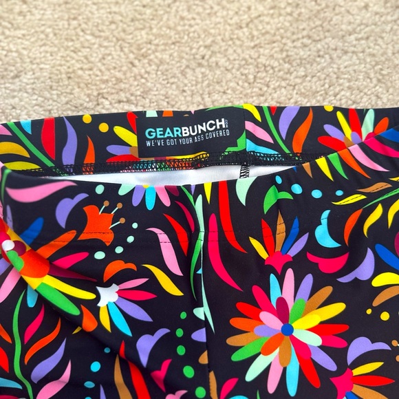 Gearbunch Small Bright Floral Print Capri Leggings - Picture 3 of 3